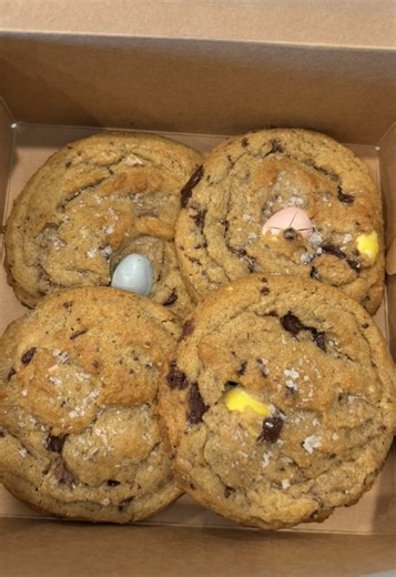 It’s literally the best part of my week (or month) hahaha ILY @Whitney 💛 #treatswap #bakedgoods #cookieexchange