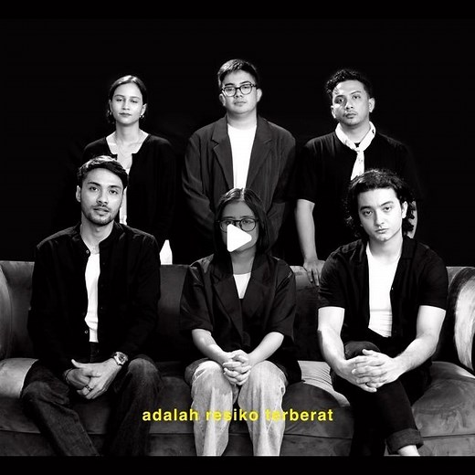 bryandomani on Instagram: "Kehilangan membuat dunia seketika berhenti di sini. Tepat dimana kamu dan aku bertukar memori-memori indah. Produksi terbaru dari Sinemaku Pictures, “Ketika Berhenti Di Sini”. Ditulis oleh Alim Sudio & Umay Shahab dan disutradarai oleh Umay Shahab. Diperankan oleh Prilly Latuconsina, Bryan Domani, Refal Hady, Lutesha, Sal Priadi, Cut Mini & Widyawati Producer: Umay Shahab Executive Producer: Prilly Latuconsina, Yahni Damayanti & Umay Shahab Creative & Directing Supervi