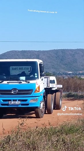 Truck driving lesson south africa Teles driving school code 14 EC #telesdrivingschool #drivinglessons #driver #trucking #youngdriver #youngtrucker #sa#truckdrivertips #code14 #ec #alleydocking #straightreverse