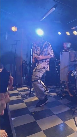 6-String Bass Tapping Sounds Massive🔥