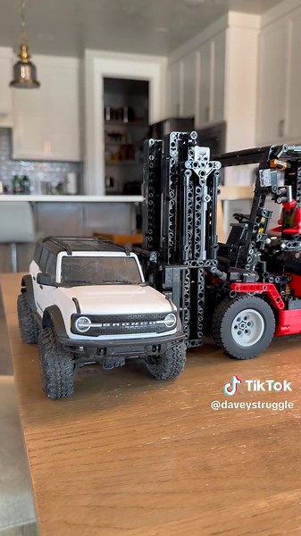 Mould King Brick Fork Lift Model Toy Review