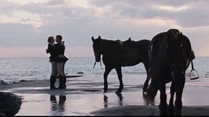 浪漫kiss｜海边 两人骑着黑马 亲吻！buff叠满