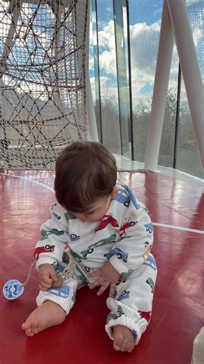 Giulia |family & travel content creator 🩵👦🏼👶🏼 on Instagram: "Achille è un bimbo estremamente curioso (ed estremamente attratto dalle prese della corrente 😂) Con un po’ di creatività ho realizzato una tavola sensoriale fai da te (con meno di 20€) usando piccoli oggetti trovati da @leroymerlinita @leroymerlin 🛠️✨ È stato super divertente crearla! 😍 💬 Commenta LISTA per ricevere tutto il necessario e le istruzioni per costruire anche tu una tavola sensoriale fai da te per il tuo bimbo 👶🎨