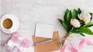 Late Wedding Thank You Notes: Wording Examples & Etiquette