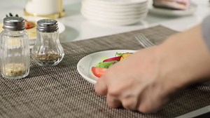 XINLTC 8-Piece Ceramic Appetizer Plates 5.6 inch, Small Mini Dessert /Dinner Plates, Lightweight Round White Plates for Bread, Butter, Serving plate for Snacks , Wedding