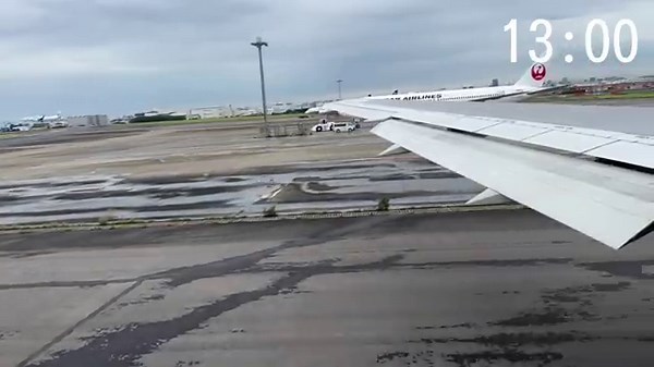 【ATC 字幕/翻訳付】『機材繰り、到着遅れ、航路混雑による出発制御… 度重なる遅延にパイロットが日本語で交信した内容は…』機内で航空無線を聞く！羽田空港 離陸編