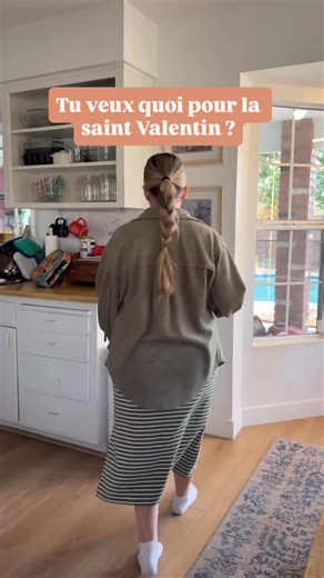 Soutien grossesse & postpartum • massage & serrage de bassin on Instagram: "Et pour ceux qui n’ont vraiment pas d’idée : - un massage prénatal 👋🏼 - une carte cadeau pour un rebozo avec serrage de bassin pour après la naissance - une séance doula pour préparer l’accouchement, l’allaitement ou le post-partum - un massage postnatal - 1 mois de hotline pour gérer l’accouchement et le retour à la maison quand tu as 1000 questions en tête jour et nuit Vous ne pourrez pas dire qu’on ne vous a pas aid