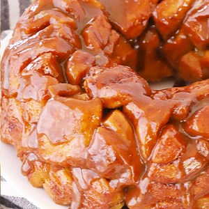 Easy Monkey Bread Recipe {Video}