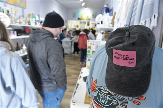 'Gilmore Girls' festival 'A Weekend in the Life' transforms New Milford into Stars Hollow