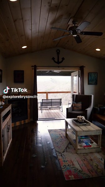 🌲🌄 Ready for a getaway in the heart of the Great Smoky Mountains? 🏞️ 🛌 With so many amazing options for lodging, from cozy hotels to unique airbnbs and vrbos, you'll find the perfect place to rest your head after a day of outdoor adventures. 🚣‍♀️⛰️ Don't wait any longer, book your trip now and get ready for an unforgettable experience in Bryson City! 🌅 📹: @concordcreativeco #ExploreBrysonCity #Getaway #NatureLovers #greatsmokymountains #nationalparks #gsmnp #discovernc #828isgreat