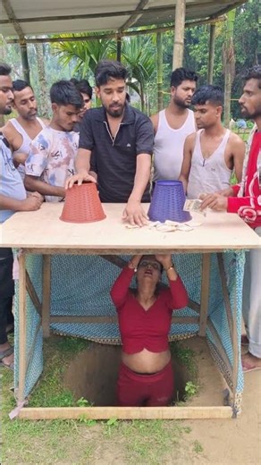 They seat the girl dance down below while looting the money in game #reelsfb #reel #fun #Amazing