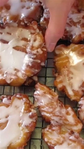 APPLE FRITTERS 🍏 So YUMMY 😋 #food #homemade #apple #fritters #recipe #tutorial #applefritters