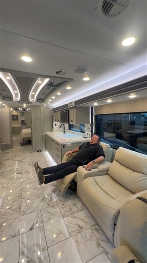 ⭐ Even our luxurious diesel motorhomes are on SALE now during the Year-End Clearance Event! Don't miss your chance to kick off 2026 in your new home-away-from-home. This 2026 Tiffin Motorhomes Allegro Bus 45OPP is over $160,000 off MSRP* and packed with features to take your camping experience to the next level! Learn More ➡ https://greatamericanrv.com/rvs-for-sale/?dealer-city=Hammond&model=ALLEGRO_BUS&make=TIFFIN&trim=45_OPP | Great American RV SuperStores