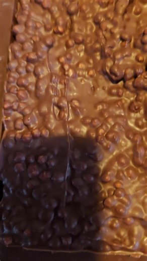 Schokolade 😋 Vollmilchschokolade/Kuvertüre, 🍫 mit Soja Crisp. 😍😍😍 Schnell gemacht, auch prima zum verschenken. 🎁 Welche Schokoladensorte mögt ihr? #TikTokFood #foryou #schokolade #sojacrisp