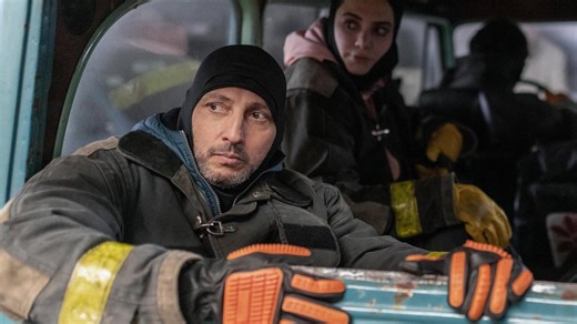 Netflix's 6-Part Sci-Fi Show Based On Award-Winning Graphic Novel Is A Dystopian Masterpiece