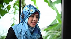 Download Contact Center Operator Consulting Clients In Call-Center for free