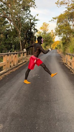 Mickey Mouse Dançando: Trend de Bailes e Dancinhas