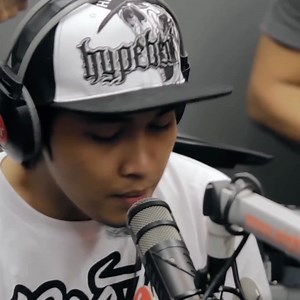 436K views · 10K reactions | CHOCOLATE FACTORY (ft. Sinio) performs “Pag-asa” LIVE on Wish 107.5 Bus ©Wish 107.5 | Ｌｏｃａｌ ｕｐ。 | Facebook