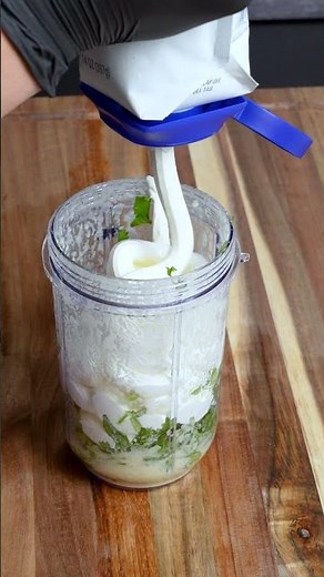 Cilantro Garlic Sauce | Umamiology.com #cilantrogarlicsauce