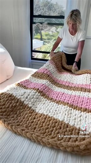 12K views · 255 reactions | ✨Scrolling through endless fancy patterns is fun, but sometimes going back to the BASICS is the best! This simple stitch in dreamy ice cream colors feels timeless and cozy. What do YOU think—are basics underrated or the true classics? ️#ChunkyKnit #CozyHomeVibes #BeginnerFriendly #HandmadeWithLove #helleschunkyknitblankets | Holymolydane | Facebook