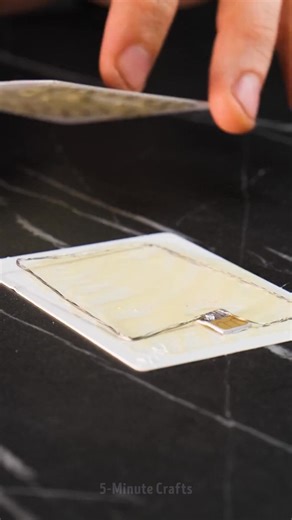 A card that will let you pay in stores! | 5-Minute Crafts