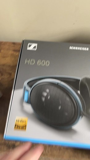 huh duh six hungos time baby #sennheiser #headphones