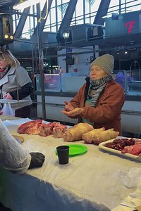 859K views · 738 reactions | Poor old lady returns lost cash, is then rewarded by woman | Tips & Tricks | Facebook