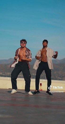 The duo has returned @Vik White | vik white