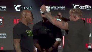 🇺🇸🔥🥊Pour la première fois de son histoire, Netflix diffusera un match de boxe en direct à l'occasion du combat entre Mike Tyson et du Youtubeur Jake Paul Il y a un parmi eux qui doit "surveiller" ses oreilles hein...😁😅 | Edith Brou