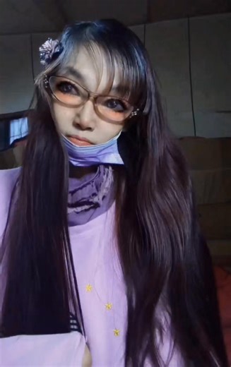 #我是妮妮本人 #是的 #有誰像我這樣子，#越是治療黴菌感染的傷口就越擴散啊！ #阿娘喂！ #傷口會從邊緣繼續擴張！ #像是開闢道路一樣的， #摸起來一條一條的感覺， #痛了癢了就摳他， #摳出來的披仔， #像是粉刺一樣 #綿密又多層！ #真的是會嚇死寶寶我啦！ #說實在的， #我還真的會擔心 #他是不是像： #陳光輝醫師說的， #是； #皮 #膚 #癌 #症 #？ #天啊！ #有誰知道我的心情是 #白天夜晚 #各自有一片的天空 #灰色的 #粉紅色的 #繼續觀望！！！ 🤣🤣🙂‍↕️🙂‍↕️🙂‍↕️😮‍💨 | 陳寶妮