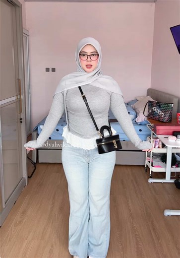 Rekomendasi Sepatu Sneaker Wanita Cantik