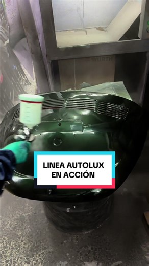 Línea Autolux: Pintura Automotriz en Acción