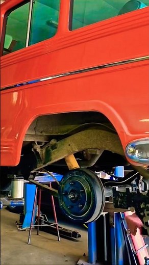 Dana 44 Differential 2 piece axle BRAKE drum removal. (Willys Jeep Wagon)