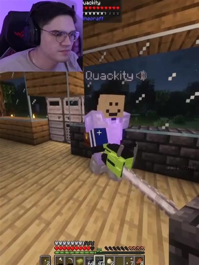 El Quackity construyendo en Minecraft con Roier