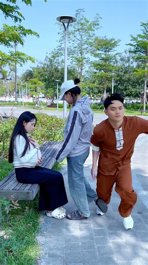 She Secretly Asked for Help Like This#ninhinspires #kindness #respect #shorts