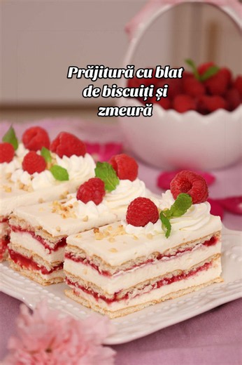 Prăjitură cu blat de biscuiți și zmeură – rețetă simplă