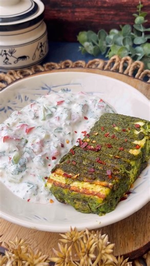 Varsha Kabra on Instagram: "EP:51, Chutney Paneer Bowl🥙(detailed recipe👇🏼) Guys this is by far the best recipe and I make it quite often for my post workout dinner as well, it has 35g of protein and only 350 kcal. Here’s the recipe SAVE it you will LOVE it!!🥰 follow for more recipes @yummy_n_healthy_food_recipe♥️ I N G R E D I E N T S : (serves 1) for CURD - 1 cup curd 1/2 Cucumber 1 tomato 1 onion 1/2 cup coriander 1 tsp salt 1 tsp cumin powder for CHUTNEY MARINATION - 1 cup coriander 1/2 c