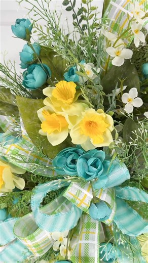 In case you missed it, Coach Julie has the full tutorial for this gorgeous Yellow Spring Daffodil Wreath on our Facebook page today, y'all! This is one you will definitely want to incorporate into your spring lineup. #DIYSpringWreaths #DaffodilDecor #HandmadeWreaths | Southern Charm Wreaths