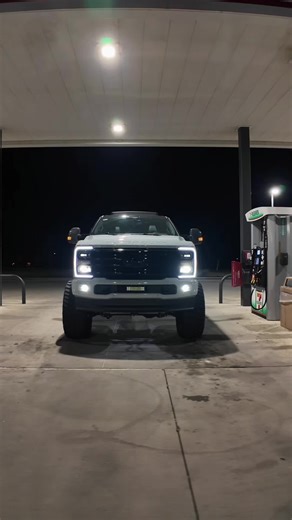 F250 ON TOP: An Impressive Lift at 711
