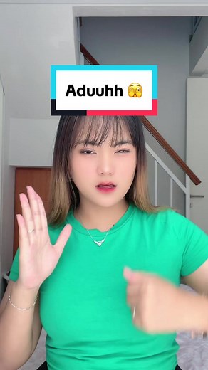 Wanita Berotot: Rina dengan Tanktop Yakult
