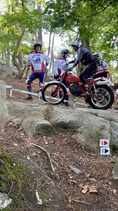 Un petit coup de soudure ⚡️ et hop la vaillante petite Fantic 200 🇮🇹 de Sébastien est repartie 💪💪 Trial Vintage FFM de Motoclub Saint-Chéron | www.trial-club.com