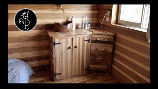 Un meuble de salle de bain en bois de récup