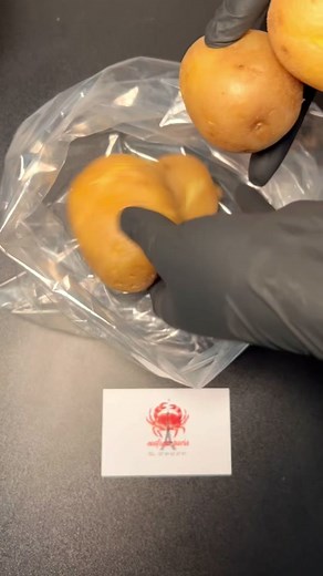 Voici comment ce présente le fameux SeafoodboilBag appeler ”Deluxe” chez SeafoodParis 🥇Notre BEST SELLER Pour 30€ un plaisir gustatif inexplicable est en ce moment pour les gourmands ou à partager les 2 Deluxe sont à 50€ 😯😝 Service Livraison du Mercredi au dimanche : 0749423797 ✔️ #pourtoi #seafoodparis #seafoodboilbag #foodporfood #Paris