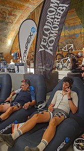 ✨ Cerramos el ciclo Komorebi por todo lo alto junto a @velodrom.cc en un escenario de lujo: ODEON, su nueva tienda en Girona. Un espacio brutal, lleno de estilo, comunidad y pasión ciclista… el lugar perfecto para hablar de recuperación, bienestar y cómo Compex encaja en el día a día de quienes lo dan todo sobre la bici. Gracias por contar con nosotros una vez más. ¡Nos vemos en la próxima! 💙 #Compex #CompexRecovery #Komorebi #Velodrom #GironaCycling #OdeonGirona #CyclingCulture #wearecompex | 