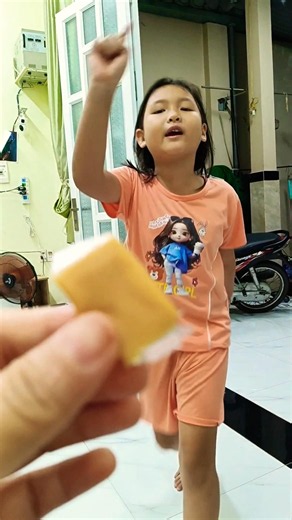 Mỹ Ý TV. Mỹ không phân biệt được ăn vỏ hay võ 🤣#trendingshorts #myytv #funny #shorttrending