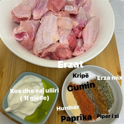 Krahë pule të pjekur në furrë.