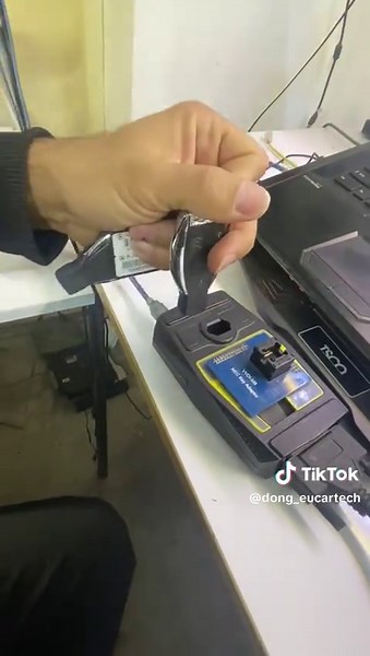 VVDI MB BGA Tool: Mercedes Key Programming Solution