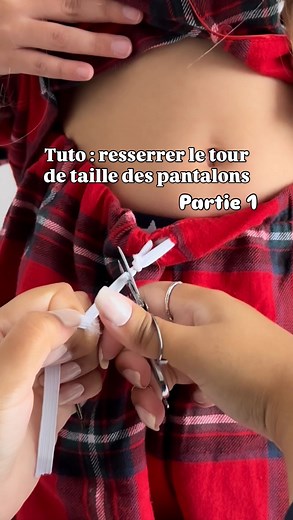 Tuto 🪡🧵 : comment resserrer les tours de taille des pantalons de nos Bebs à moindre coût ! Suite à vos nombreuses demandes (sauf Corinne), je vous partage la petite technique secrète que maman m’a transmise ! On a toutes connu cette galère de pantalon trop large, fini de choisir entre trop court ou trop large avec cette astuce ! | Elah Hanaa