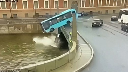 Bus plunges into river, killing passengers in St. Petersburg, Russia