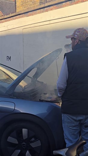 Behind the scenes of our graduate showreel shoot 🎬 Real sets. Real direction. Real screen training. Training meets industry, supporting our graduates as they step confidently into their careers. #BehindTheScenes #GraduateShowreel #ScreenActing